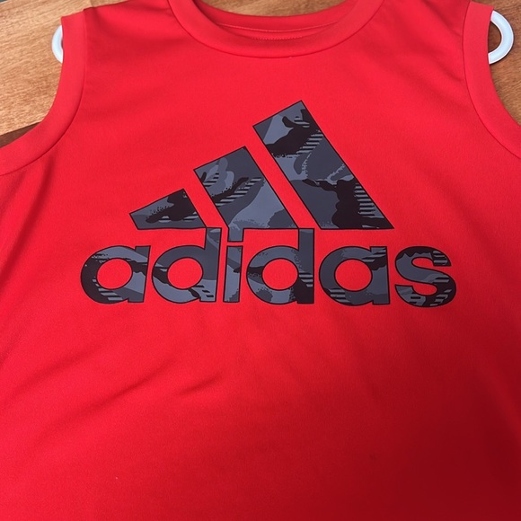 Adidas red/black/gray Bundle Boys size 5- joggers, tank top, & shorts- like new - Picture 5 of 11